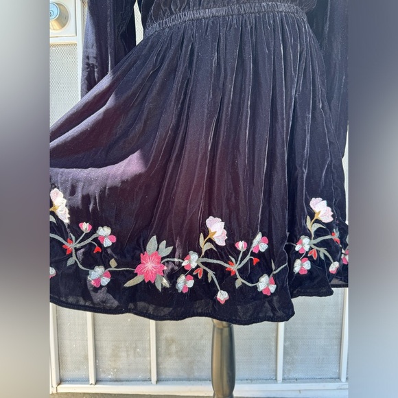 a.n.a. A New Approach Black Velvet Mini Dress Embroidered Long Sleeve, Size L - Picture 9 of 10